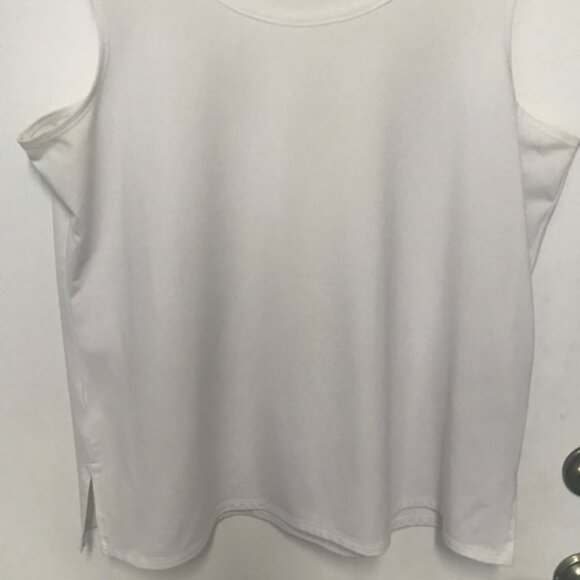 NEW Susan Graver Sleeveless Silky White Tank. Side Slits. Sz. 1X - Picture 2 of 3